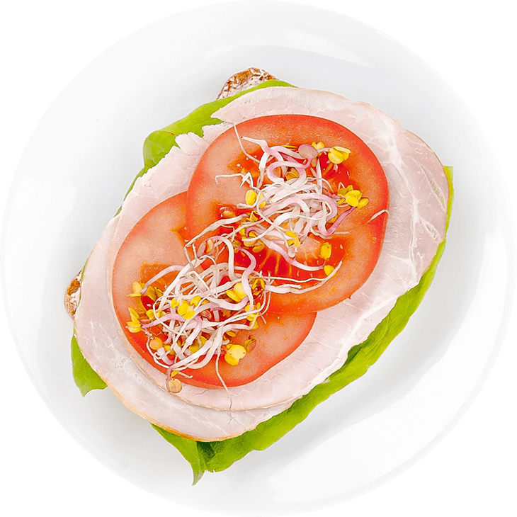 Sandwiches mit gebratenem Schweinefleisch, Tomaten und Sprossen