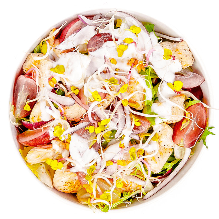 Salat mit Putenfleisch, Weintrauben und roter Zweiebel