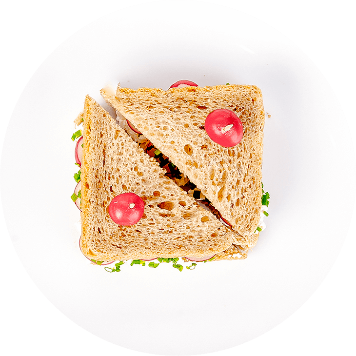 Sandwiches mit Quark, Radieschen und Schnittlauch