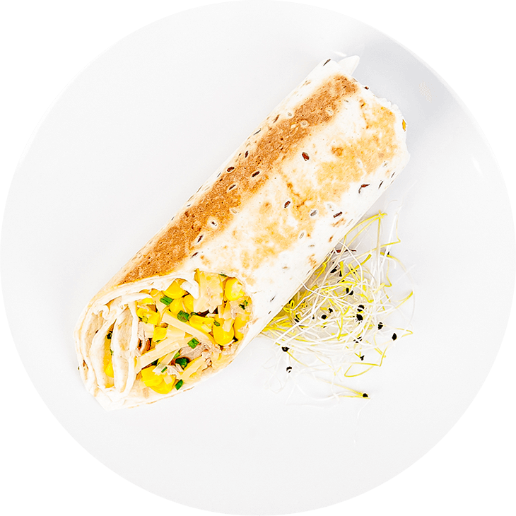 Tortilla mit Thunfisch, Käse, Mais und Schnittlauch