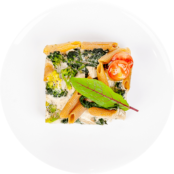 Nudelauflauf mit Hähnchenfleisch, Brokkoli und Spinat