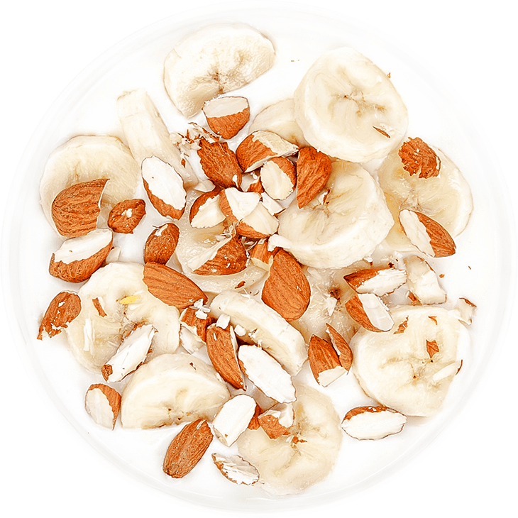 Yoghurt with banana and almonds