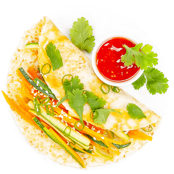 Omelette with courgette, carrot and sweet-spicy sauce