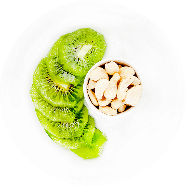 Snack - kiwi + cashew nuts