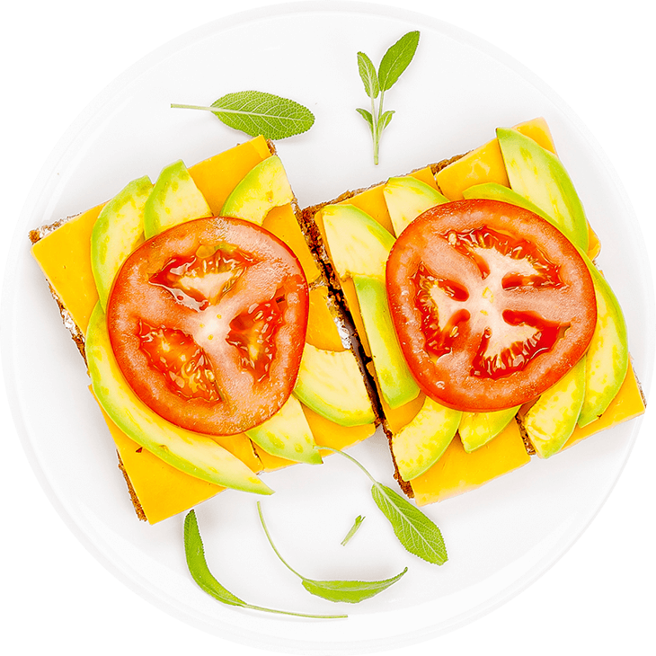 Kanapki z serem żółtym, pomidorem i awokado