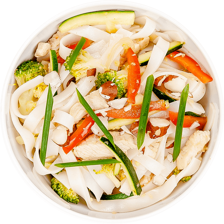 Makaron ryżowy z kurczakiem i warzywami po chińsku