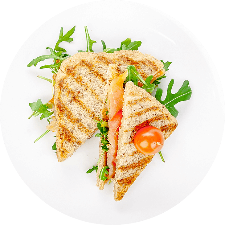 Sandwiche z łososiem, pomidorem i rukolą