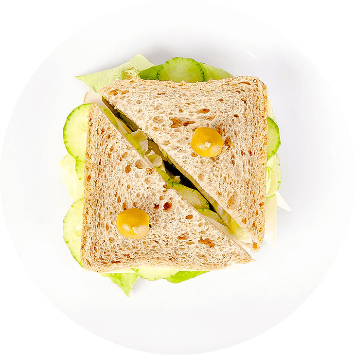 Sandwiche z serem żółtym, ogórkiem i sałatą
